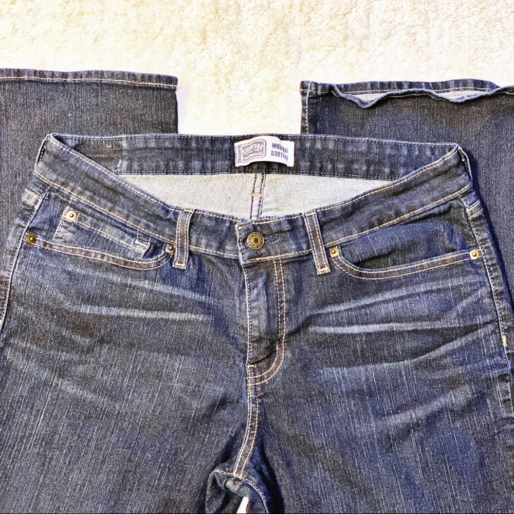 Levi's Signature Modern Bootcut Jeans - Picture 2 of 4
